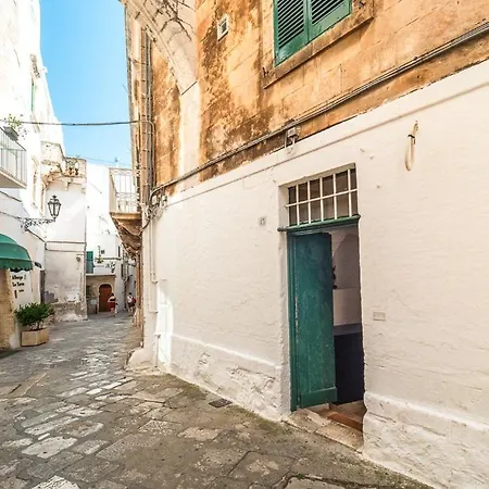 Sleeps 2 Pool Air Con Wifi * Ostuni